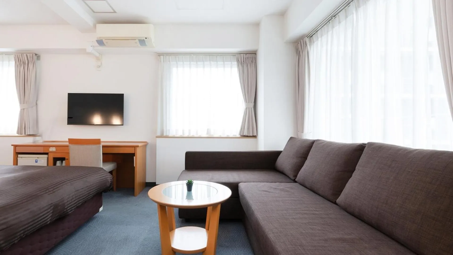 The Onefive Osaka Sakaisuji Hotel